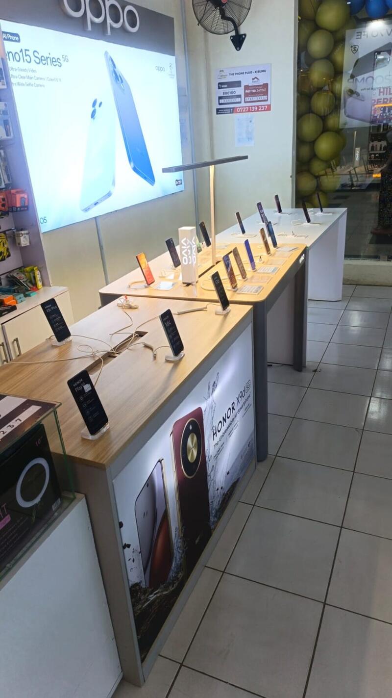 Phone display counter with the latest Oppo models