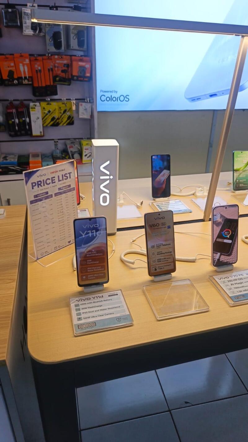 Vivo Y-series smartphone lineup on display counter